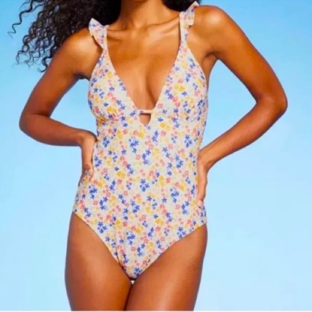 NWT Shade & Shore Women’s Floral Ruffle Shoulder One Piece Swimsuit Size 4-6